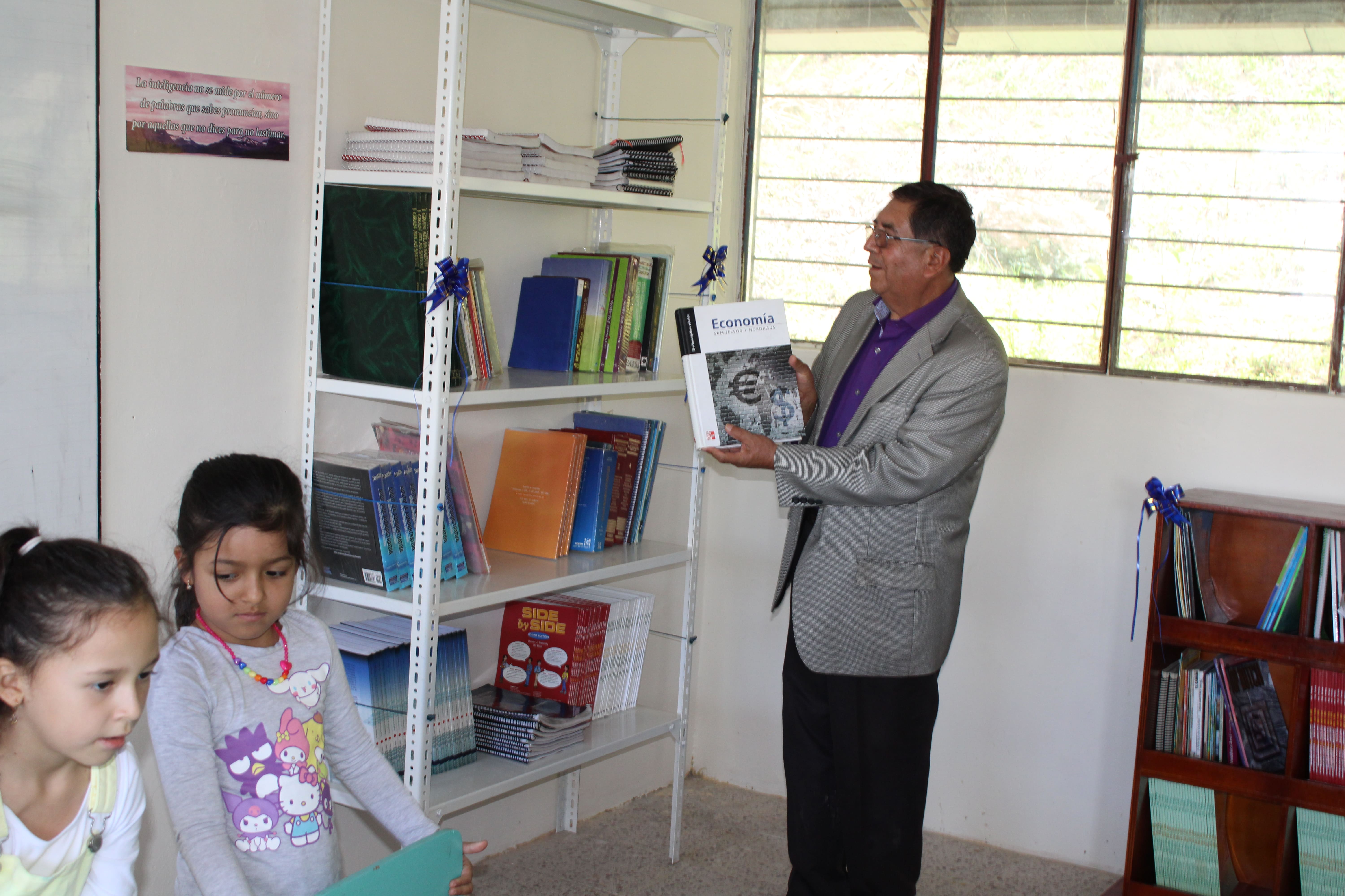 Niños leyendo